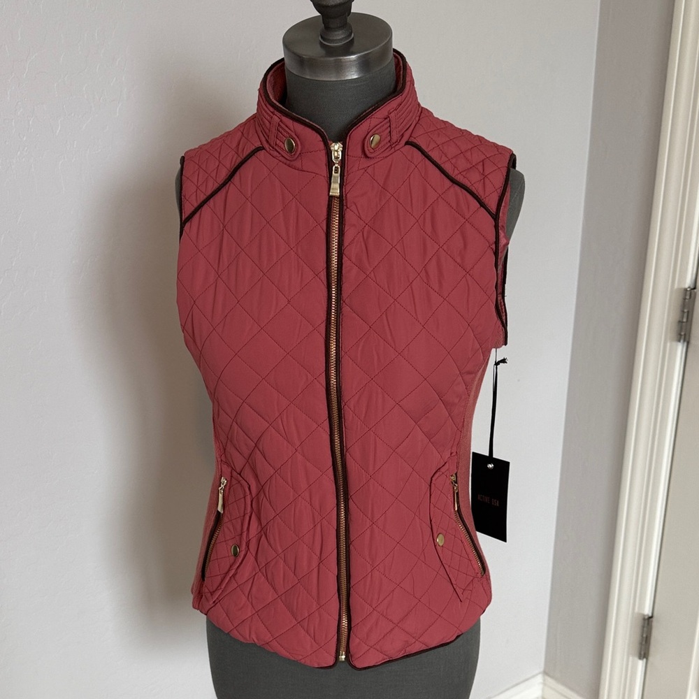 Active USA Quilted Vest in Deep Red
